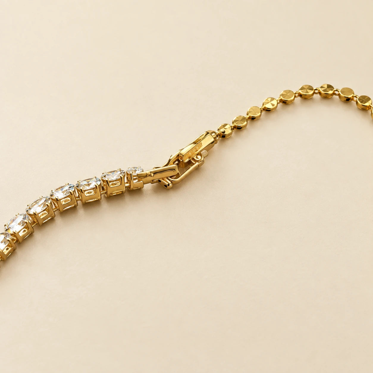 IIIAM ÉLIA necklace clasp detail